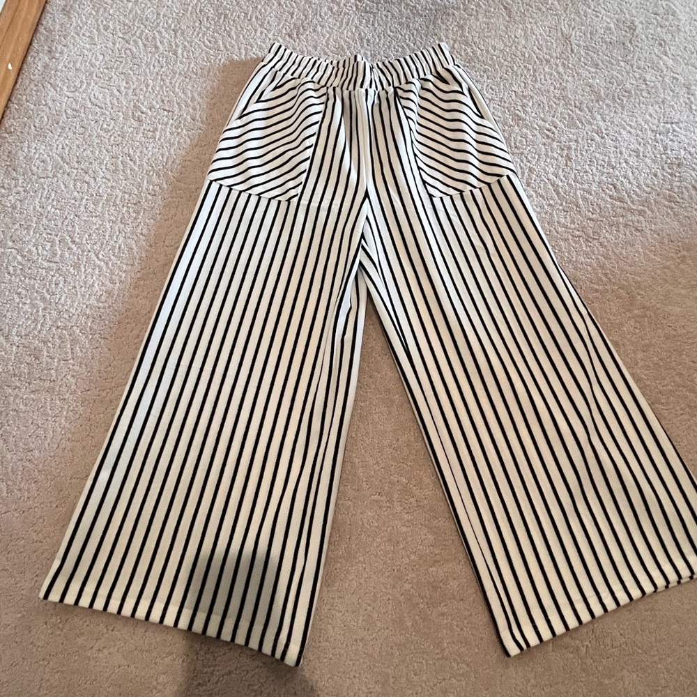Striped Wide-Leg Cropped Pants Size Large Cream w/ Black stripes